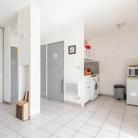 Apartment L'airoules - Appt Avec Piscine Partagee *