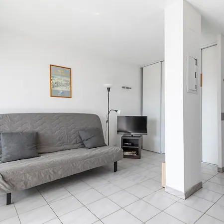 Apartment L'airoules - Appt Avec Piscine Partagee *